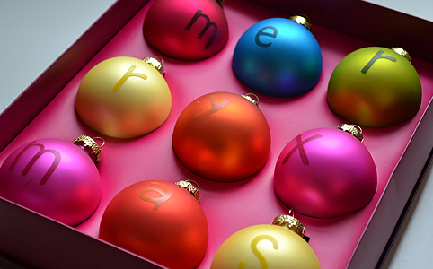 25 variáció a klasszikus karácsonyi gömbre