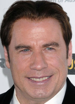 Fejére ragasztották Travolta haját-fotó