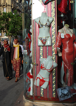 Női fehérneműbolt Kairóban