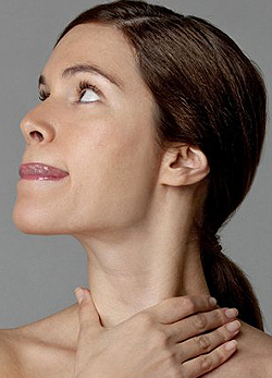 Csúnyán ráncosítja a nyakat! Mire figyelmeztetnek a plaszikai sebészek? - Szépség és divat | Femina