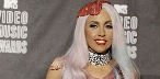 Lady Gaga összeesett - ijesztő videó