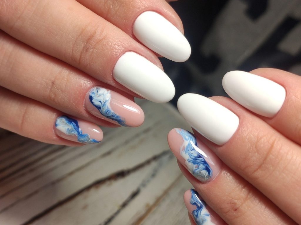 Karácsonyi manikűr fehér