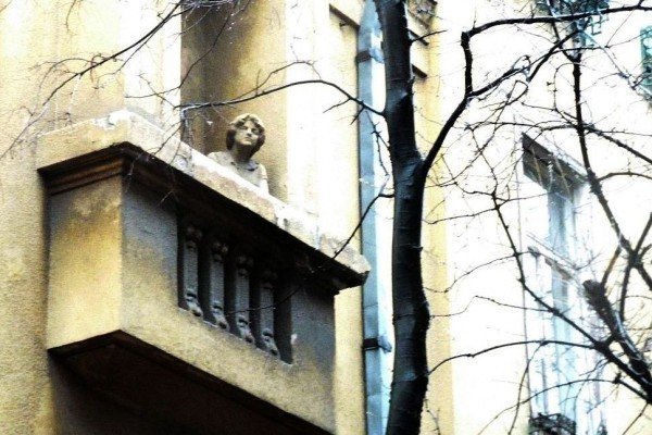 A titokzatos nőalak