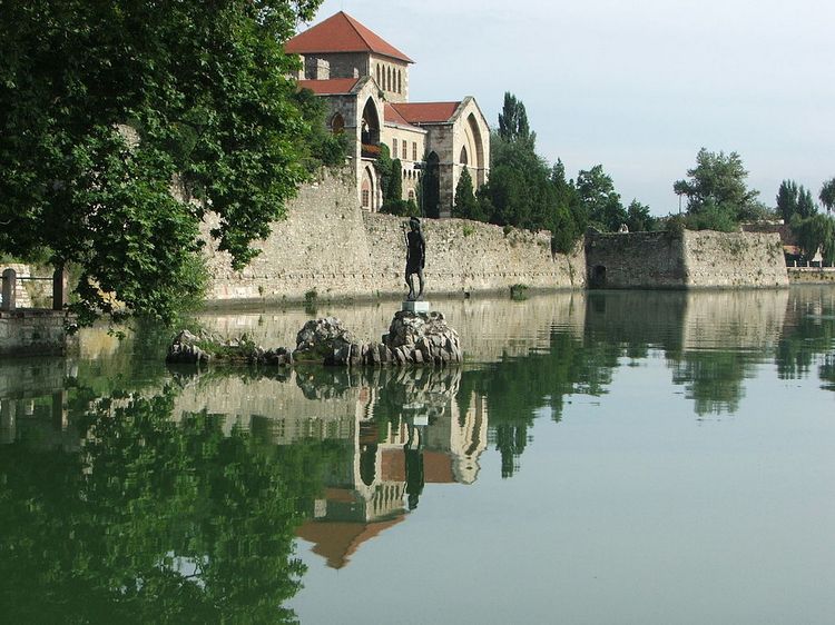 A tatai tó és a vár Fotó: