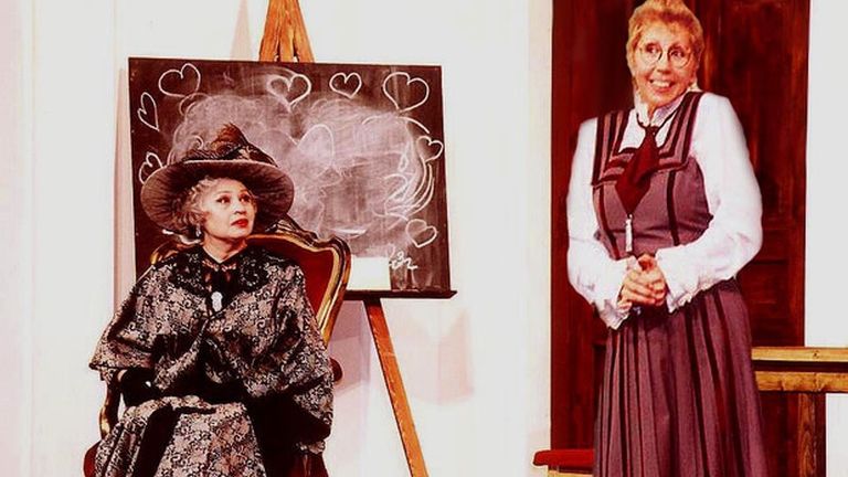 medgyesi mária, nagymama (fotó: Turay Ida Színház)