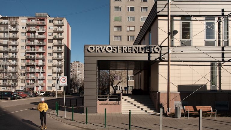 orvosi rendelő, zsókavár utca (fotó: Darabos György / Építészfórum)