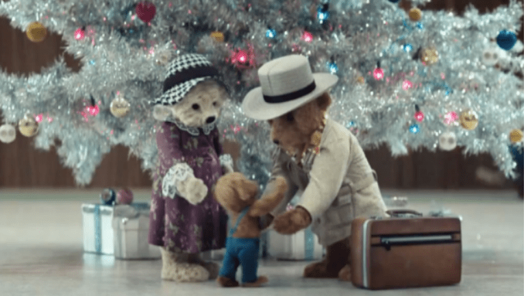 heathrow, karácsony, mackó