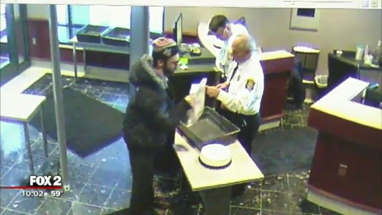 A biztonsági kamera felvételéből (forrás: Fox2Detroit)