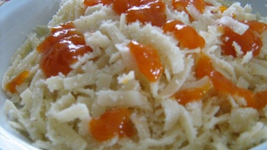 Kegyetlenség volt ilyen kevés lekvárral adni a darás tésztát!