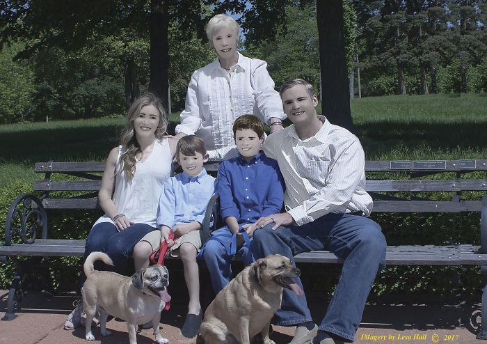 Döbbenetes családi fotókat készített, miután profi fotósnak adta ki magát