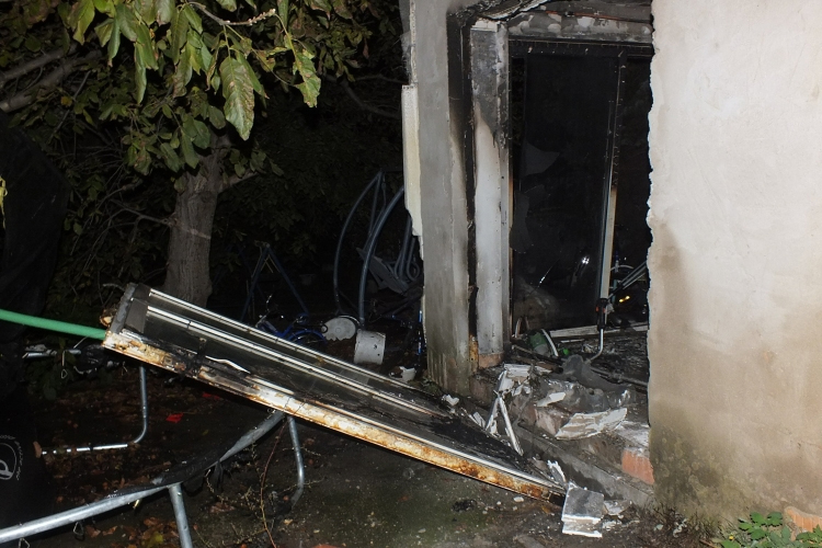 Családjára robbantotta a házat a gondatlan apa