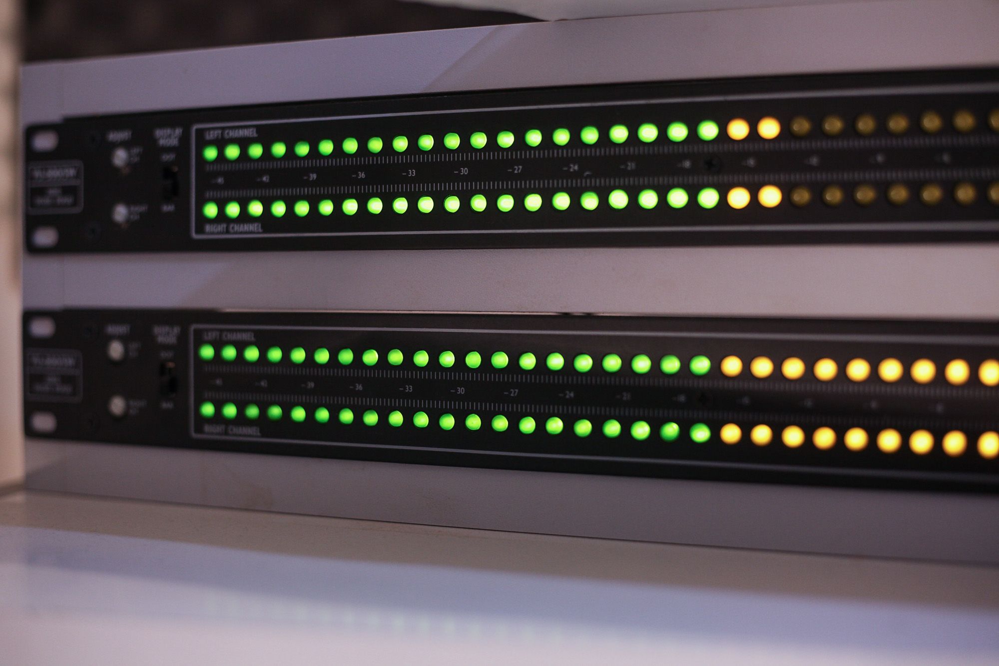 Retrócsoda egy fóti műhelyben: így készül a „kézműves” hanglemez