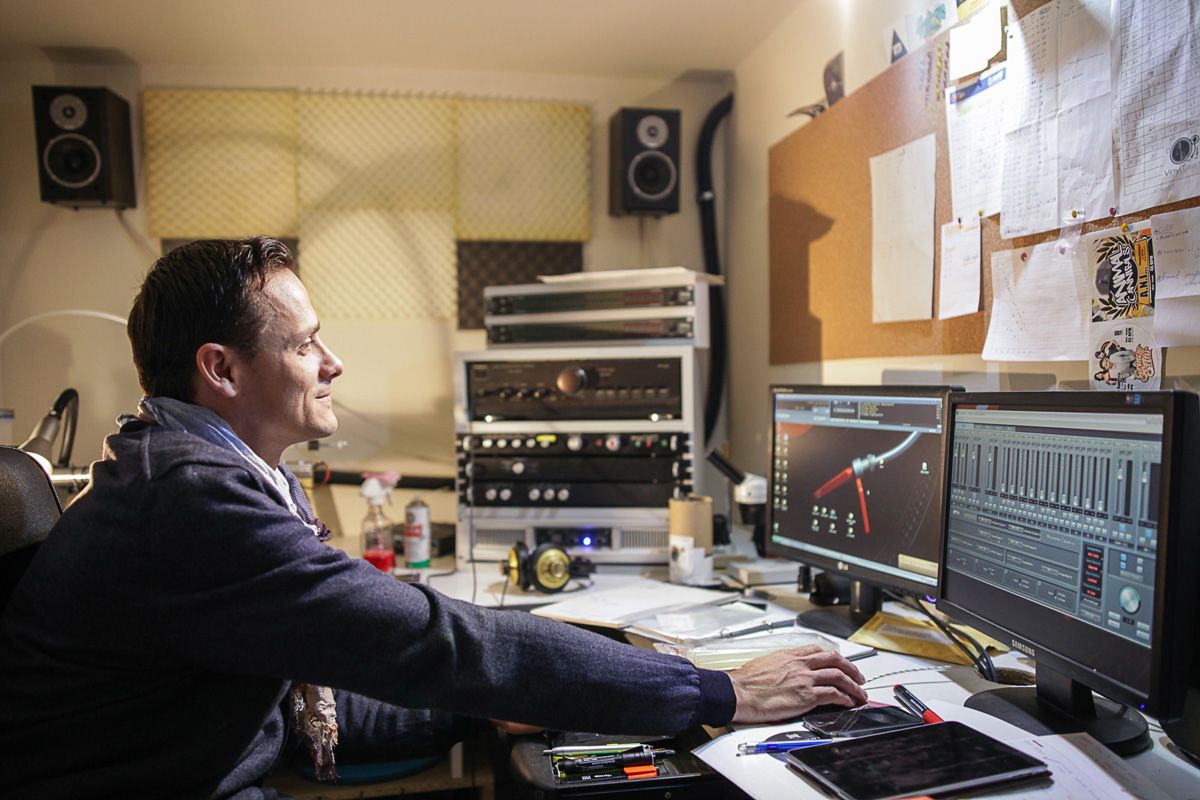 Retrócsoda egy fóti műhelyben: így készül a „kézműves” hanglemez