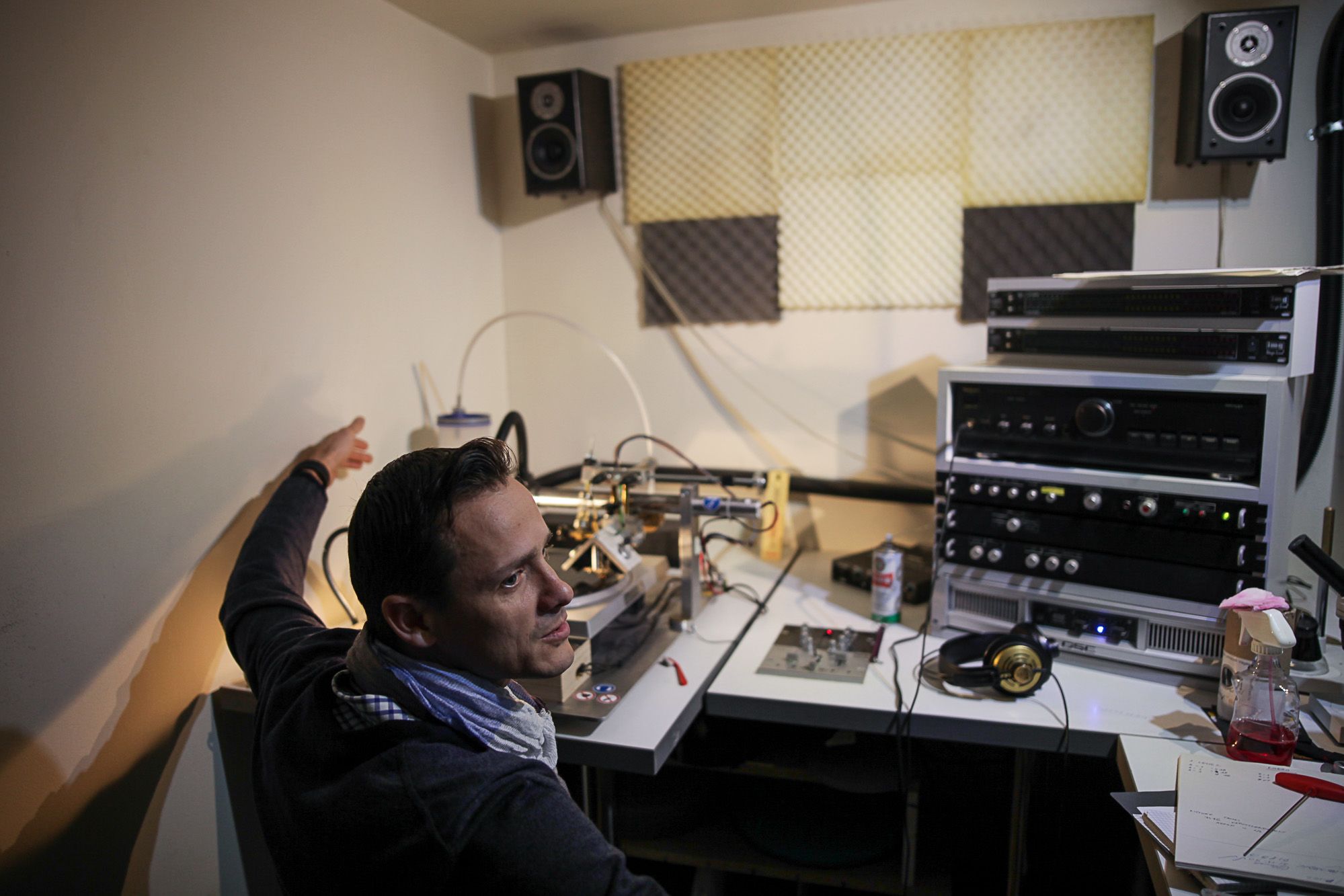 Retrócsoda egy fóti műhelyben: így készül a „kézműves” hanglemez