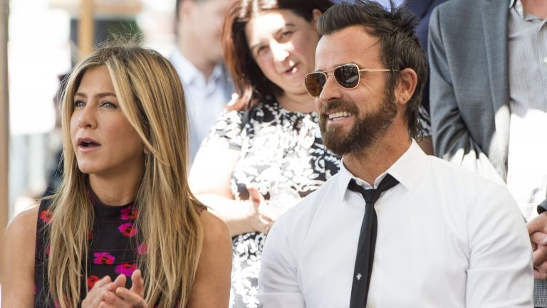 Jennifer Aniston és Justin Therouxr 2017 júliusában (fotó: AFP / Valerie Macon)