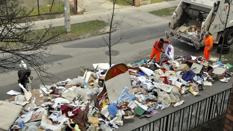 lomtalanítás (fotó: MTI / Balaton József)