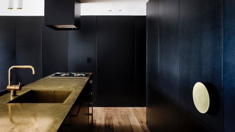 fekete konyha fürdőszoba