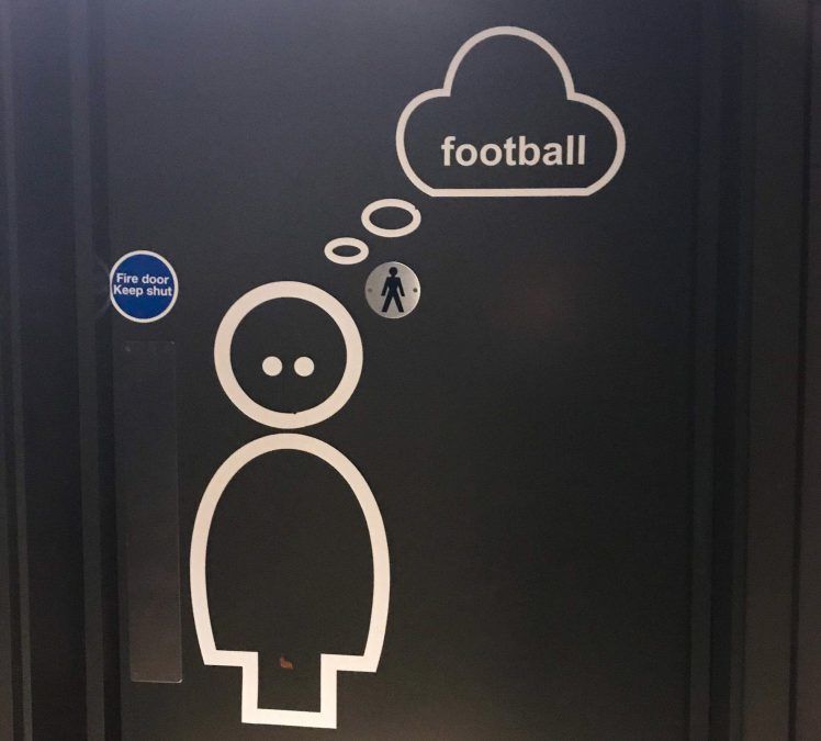 vécé szexizmus ajtó felirat