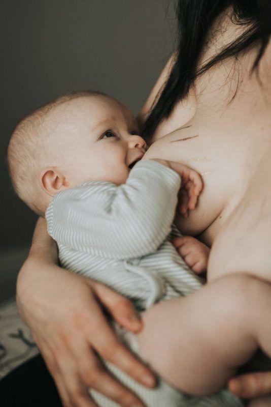 szülés utáni testkép fotósorozat