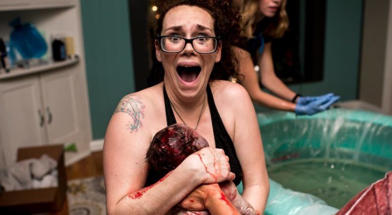 otthonszülés óriás baba