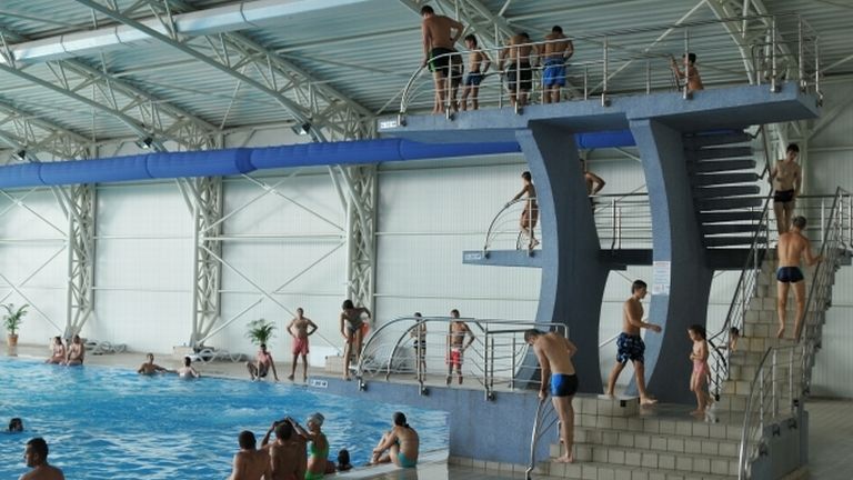 brassói élményfürdő (forrás: paradisulacvatic.ro)