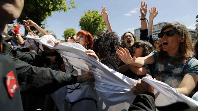 Spanyolország, tüntetés, nemi erőszak (forrás: MTI/EPA/Villar Lopez)