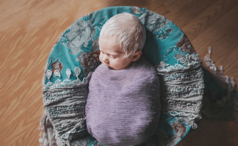 albínó kisbaba testvér cuki