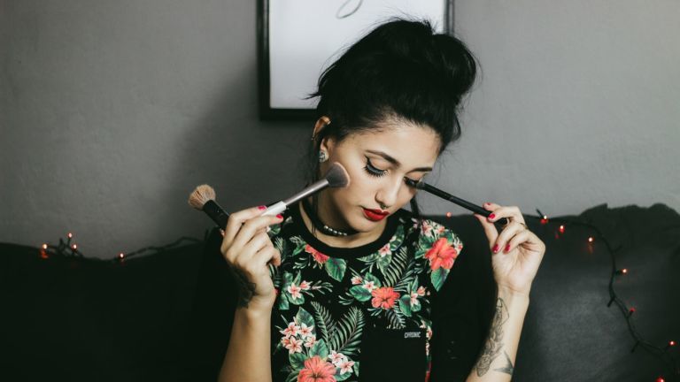 vastag smink nőiesség