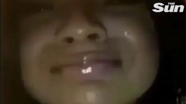 síró lány (forrás: The Sun)