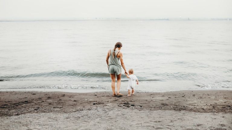 laza anyaság gyereknevelés