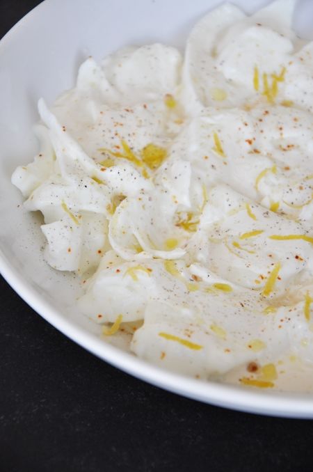 Fűszeres tejfölben pácolt mozzarellasajt (Fotó:&nbsp;Cathétoiles)