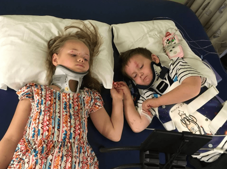 testvérek szeretet autóbaleset