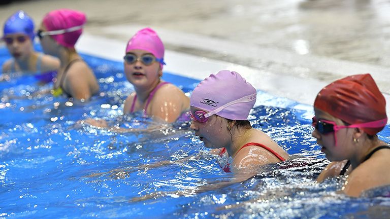 úszás gyerek nyaralás úszótábor