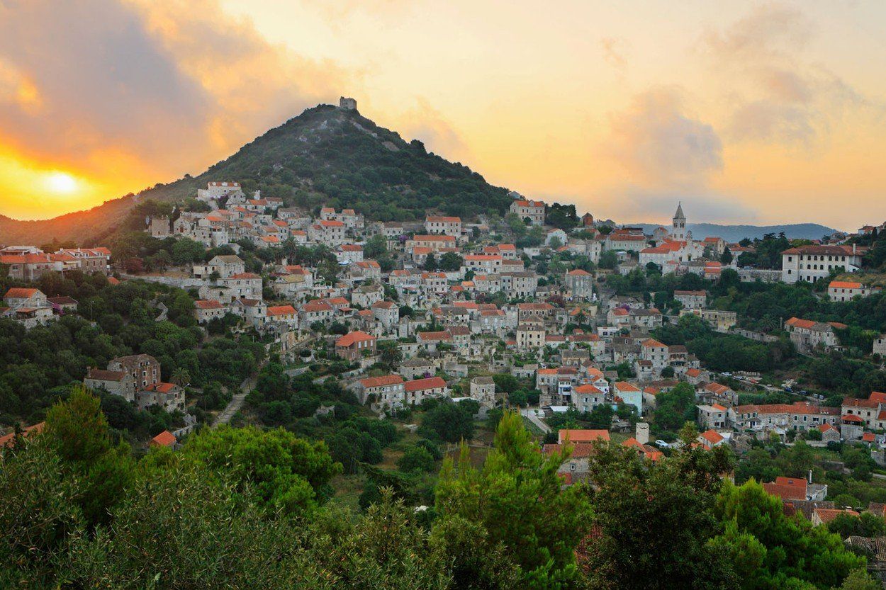 Lastovo a napfelkeltében