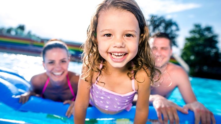 kirándulás fürdő gyerekkel