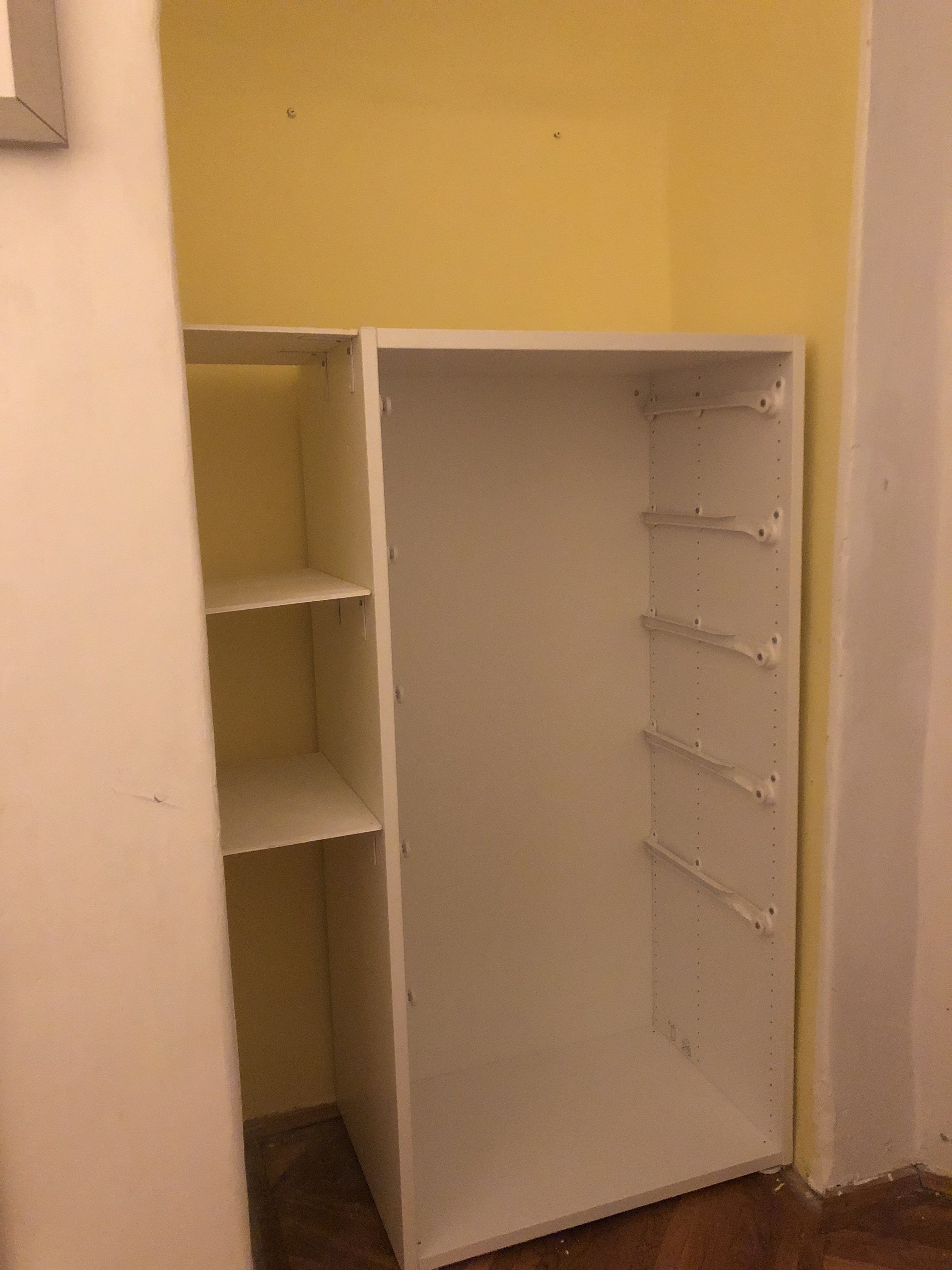 Így csináltam praktikus tárolót a lakás leghasználhatatlanabb zugából