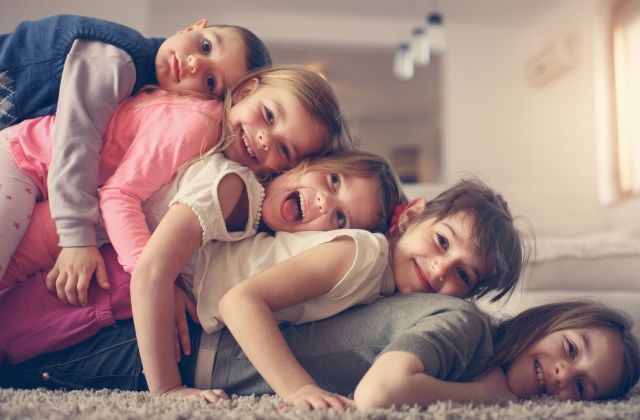 születési sorrend család gyerekek személyiség