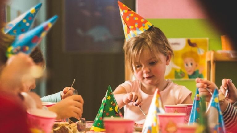 állam szülinap gyereknevelés