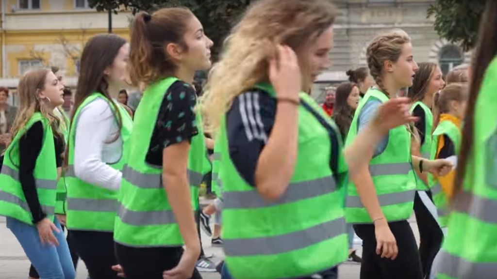 győr rendőr flashmob tánc