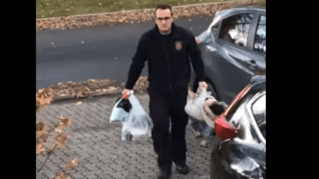 apuka gyereknevelés videó