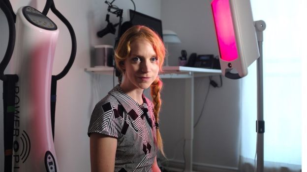 Corina Ingram-Noehr hidegterápiával és táplálékkiegészítőkkel tartja magát csúcsformában (Fotó: BBC)