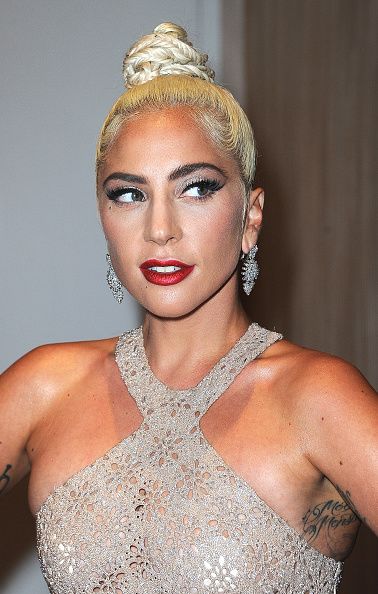 lady gaga, atlatszo ruha