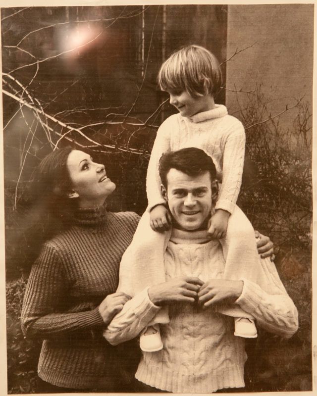 Pécsi Ildikó és Szűcs Lajos fiukkal, Csabával (Fotó: smagpictures.com)