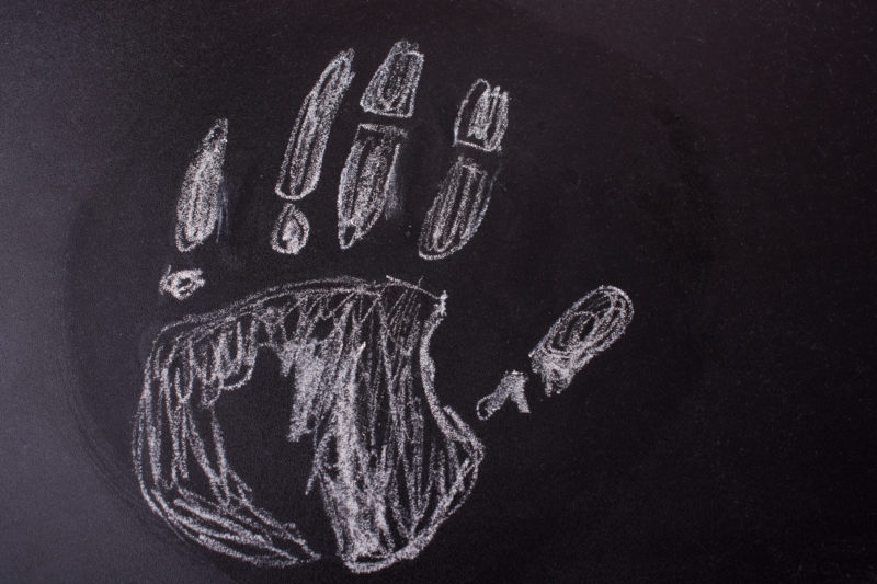 tábla skola tenyér tanárverés bántalmazás