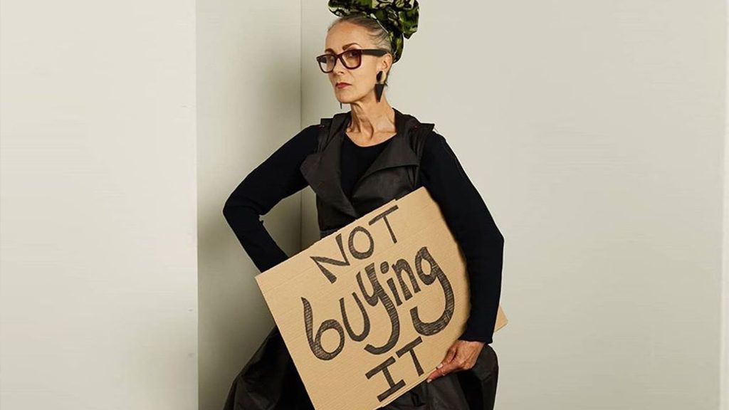 Az Extinction Rebellion radikális környezetvédő szervezet a Londoni Divathét ellen kampányol