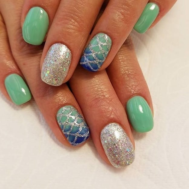 Sellőmintás manikűr (Fotó: instagram/nailunghieinspo)