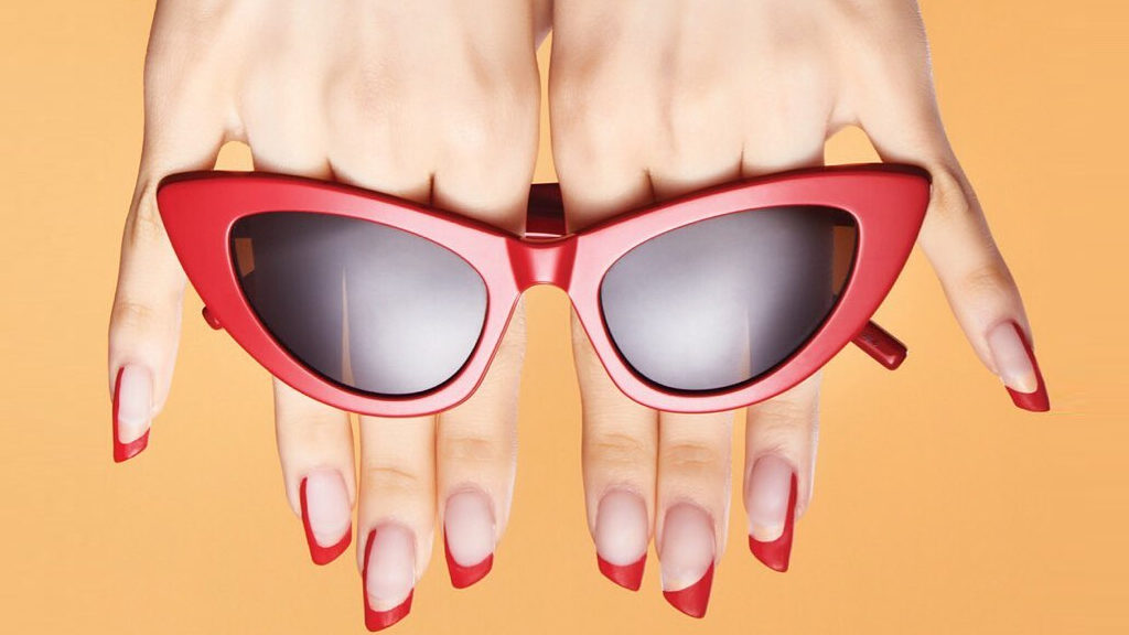 Park Eunkyung rúzs formájú manikűrje az YSL számára