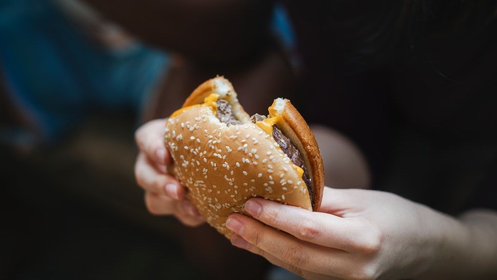 junkfood, hamburger, diéta, fogyókúra, mozgás, elhízás