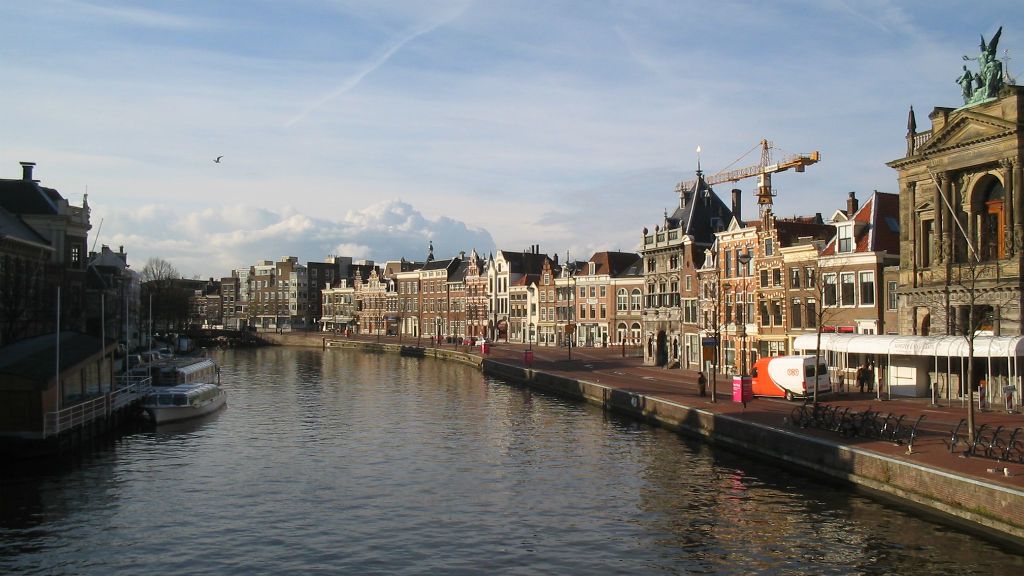 hollandia név névváltoztatás