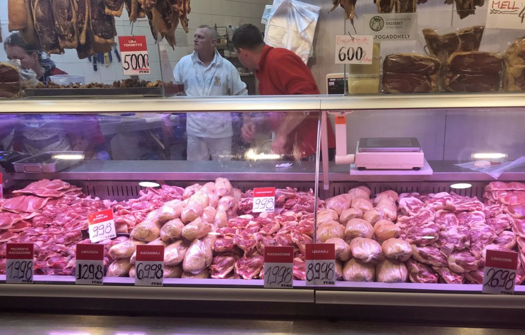 Liba- és kacsabelsőségek a Lehel piacon (a szerző fotója)